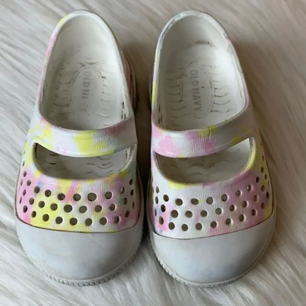 Old Navy Girls Mary Jane Style Slip On Shoes Size 5